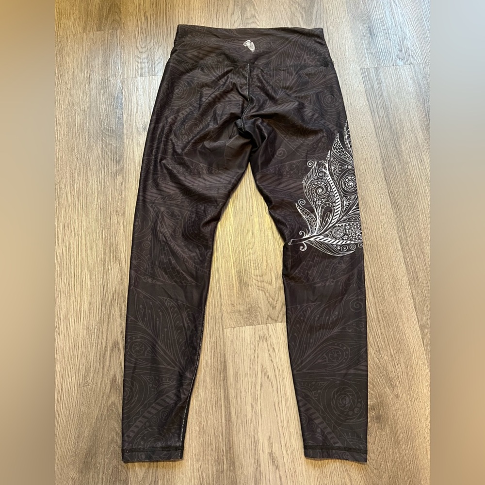 NoMiNoU  Black White Berry Graphic Scroll Print Activewear Leggings high waist M